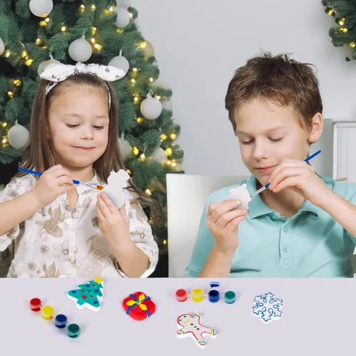 Vista 5 de ArtCreativity Kit de pintura de cerámica navideña para niños, 6 figuras de cerámica, 2 juegos de pintura y 2 pinceles, manualidades de Navidad