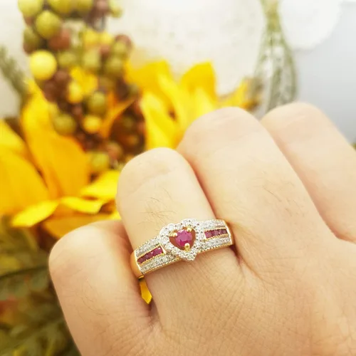 Vista 3 de Dazzlingrock Collection Anillo de compromiso de promesa en forma de corazón de rubí y diamante blanco de corte redondo de 10 quilates, oro blanco