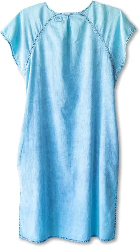 Vista 2 de KAVU Vestido de camiseta con espalda recortada, sin botones, ajuste relajado