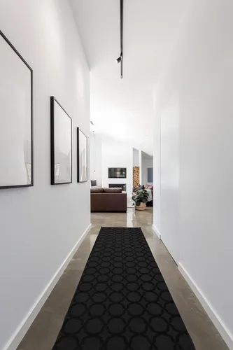 Vista 2 de Garland Rug Sparta - Alfombra antideslizante de polipropileno de 2 pies x 12 pies, color negro, ideal para salas de estar y pasillos, elegante
