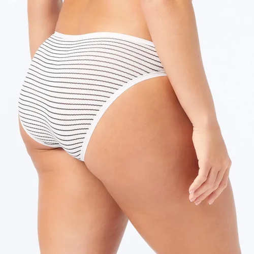 Vista 4 de Tienda Essentials - Calzones de algodón estilo bikini para mujer, paquete múltiple (disponibles en tallas extragrandes)