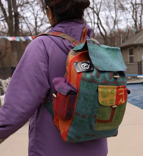 Vista 6 de DharmaObjects Lungta - Mochila reciclada de yute para arroz, hecha a mano, Nepal, multicolor