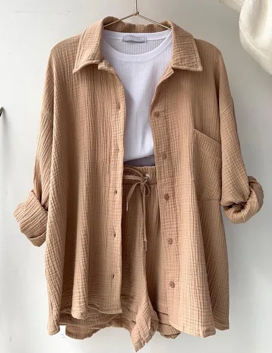 Vista 4 de Arssm Conjunto de camisa de manga larga con botones y pantalones cortos para mujer, conjunto de camisa de primavera