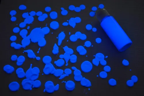 Vista 13 de DirectGlow - Pintura fluorescente reactiva para fiestas de témpera ultravioleta (surtido de 6 colores, botellas de 2 onzas)