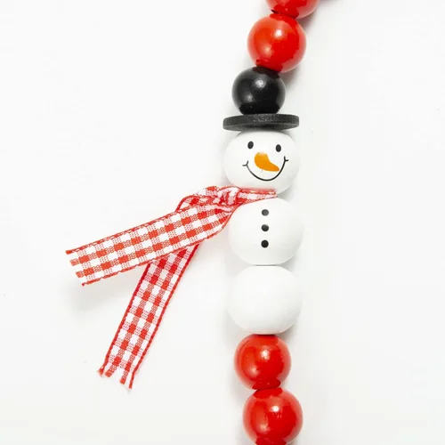 Vista 3 de 100 cuentas de madera de muñeco de nieve de Navidad para manualidades, cuentas de madera de búfalo, cuentas redondas de madera a cuadros, cuentas