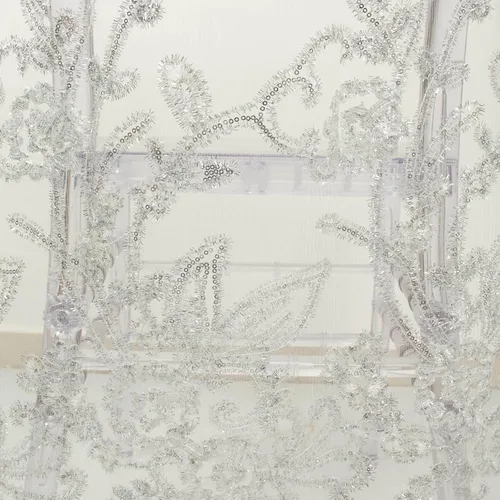 Vista 2 de Efavormart Funda de encaje bordada con lentejuelas florales de organza blanca, cubierta de encaje para silla de boda