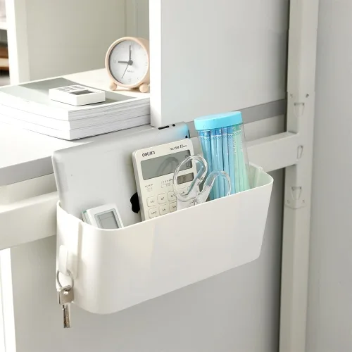 Vista 6 de Organizador de cesta colgante con ganchos para dormitorio, literas, estante para mesa de noche, soporte de almacenamiento para controles remotos
