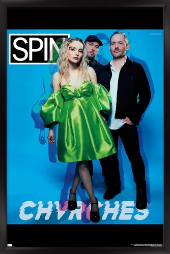Vista 8 de Trends International SPIN Magazine - Póster de pared CHVRCHES 21, 14.725 x 22.375 pulgadas, versión enmarcada de madera de granero