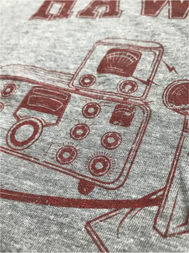 Vista 4 de Ann Arbor camiseta Co Hawkins Middle School Av Club estilo clásico 80s disfraz AV Hawkin playera