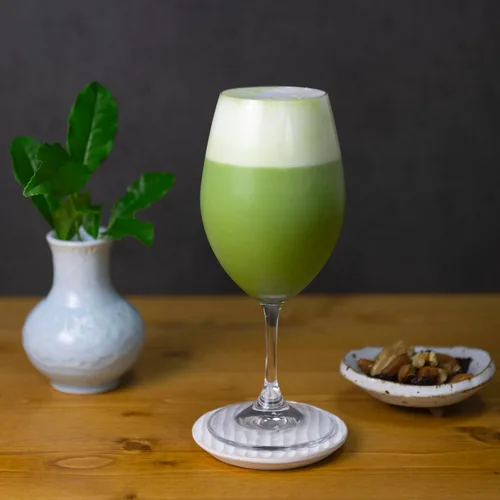 Vista 6 de SUMIRE Matcha polvo de matcha de grado ceremonial fabricado en Japón Kagoshima, verde vibrante, suave, Umami, rico en antioxidantes, perfecto