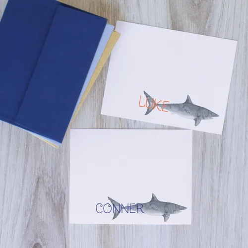 Vista 2 de Papelería personalizada de tiburón para niños, elige tamaño y colores del juego, tarjetas planas, papelería temática oceánica para niños pequeños
