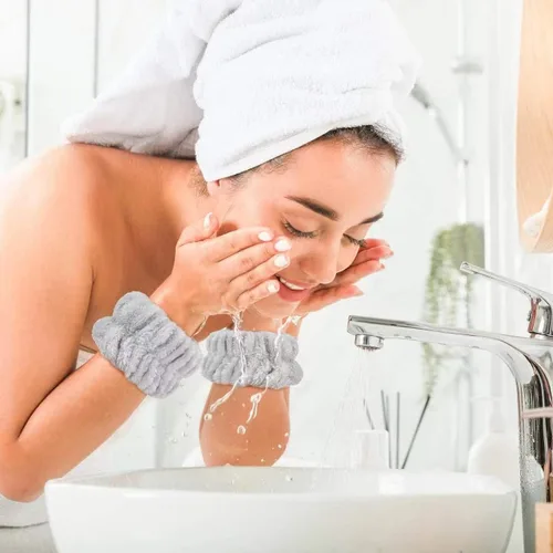 Vista 2 de 8 pulseras de microfibra Anmieciu para spa, toallas de muñeca para lavar la cara para evitar que el líquido se derrame por tus brazos