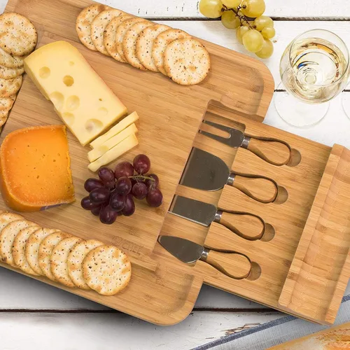 Vista 2 de COMMERCIAL CHEF Tabla de cortar de bambú de alta calidad, juego de madera para charcutería, bandeja para servir, juego de 4 cuchillos de acero