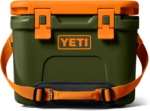 Vista 31 de YETI Roadie 15 - Enfriador duro con correa de hombro DoubleDuty