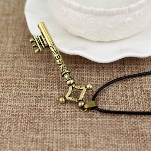 Vista 5 de Titán Eren Gold Key Cosplay Colgante Collar - Metal, Metal, cuero
