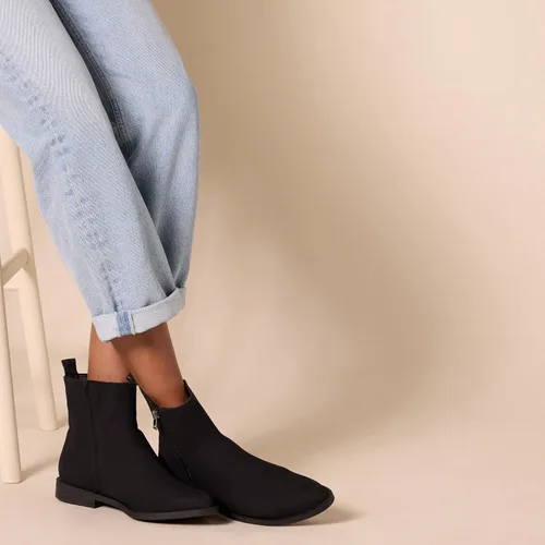 Vista 3 de Tienda Essentials Botines planos con cremallera exterior para mujer