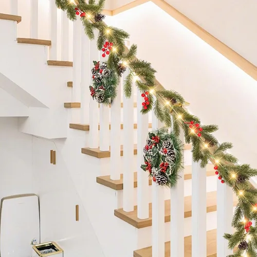 Vista 7 de CCINEE - Guirnalda de Navidad con luces, 1,8 m, funciona con pilas, guirnalda de pino de Norfolk preiluminada con 35 LEDs, bayas rojas, conos