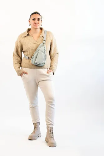 Vista 4 de Antik Kraft - The Tasha - Mochila cruzada de cuero vegano suave para mujer