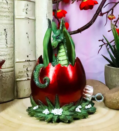 Vista 6 de Ebros Amy Brown - Figura decorativa de dragón de travesuras verdes escondidas en huevo rojo, 4.5 pulgadas de alto, fantasía, Wyrmlings and Dragons
