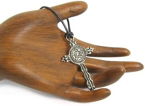 Vista 2 de La pentáculo colgante de peltre, la colección de Wiccan