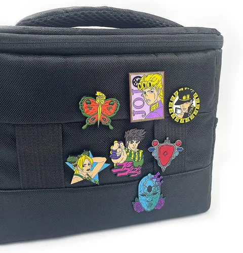 Vista 4 de JJBA JoJo - Broche esmaltado de anime Jotaro Jolyne Joseph para cosplay, regalos de Navidad para niños, niñas, adolescentes, mujeres y hombres