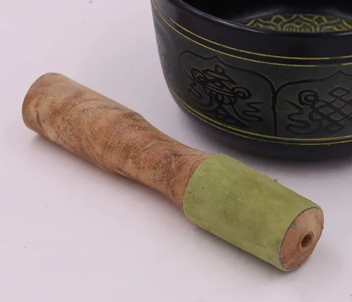 Vista 4 de Cuenco tibetano de madera dura envuelta en gamuza