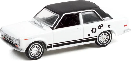Vista 2 de 1969 Datsun 510 Blanco y Negro con gráficos GR-R-R-ROOVY El mejor auto de $2000 del mundo. ¡Se vuelve salvaje! Modelo de automóvil fundido a presión