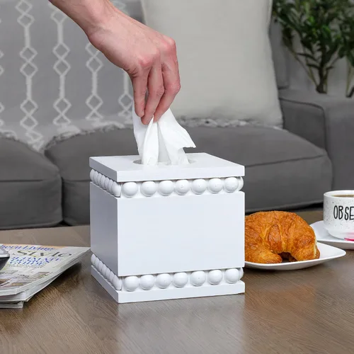 Vista 3 de AuldHome Design Cubierta cuadrada para caja de pañuelos con cuentas (blanca); soporte de pañuelos de madera rústico de granja