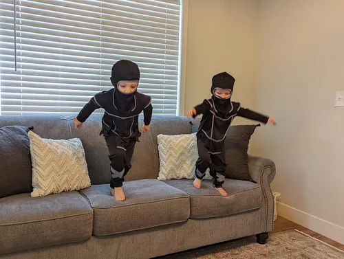 Vista 6 de Little Adventures Disfraz de ninja lavable a máquina para jugar y fiestas