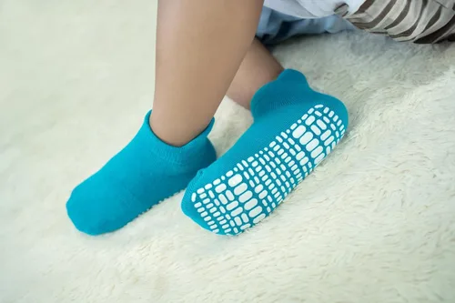 Vista 3 de RATIVE - Calcetines antideslizantes con agarre para bebés, niños y niñas