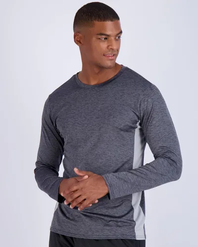 Vista 4 de Real Essentials Paquete de 4 unidades camisa Dry-Fit de manga larga para hombre, disipa la humedad, con protección solar FPU 50+ contra rayos