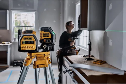 Vista 3 de DEWALT Kit de Nivel Láser 20V/12V MAX, Láser de Línea Cruzada, Verde (DCLE34020G)