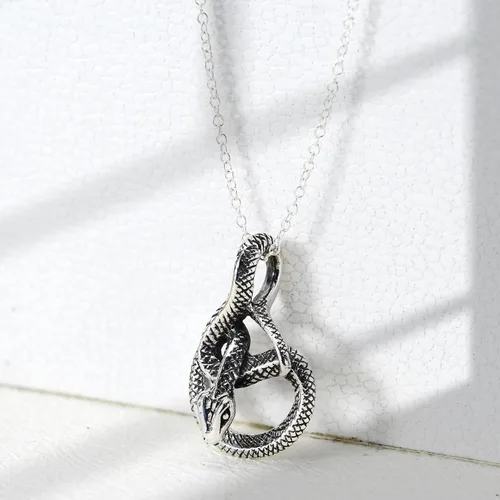 Vista 2 de AeraVida Collar con colgante único y detallado de serpiente en espiral de plata de ley 925 Colgante inspirado en serpiente animal para mujer