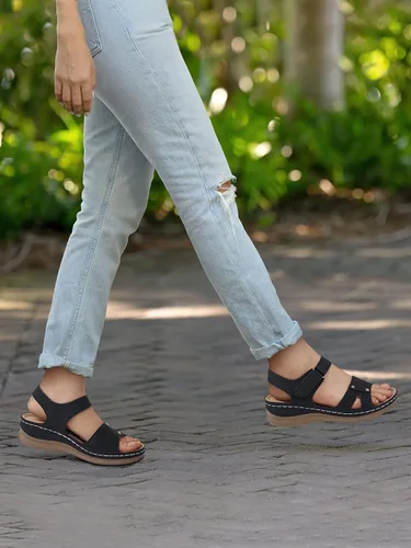 Vista 2 de Sandalias planas de SHIBEVER para mujer elegantes: Sandalias planas cómodas para mujer con punta abierta, correa al tobillo, zapatos de caminar