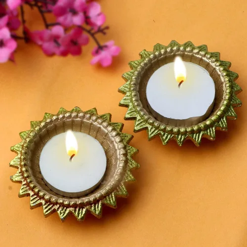 Vista 3 de SATVIK 2 piezas Multicolor Surya Metal Diya Floral Lotus Flower Shape Tea Light Holder Lámpara de aceite Navidad Interior Hogar Mandir Pujan Pooja