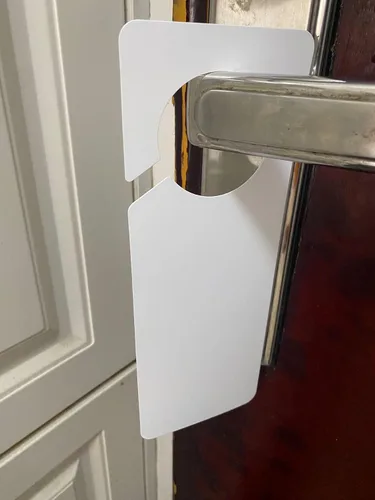 Vista 4 de 9.5 x 3.5 pulgadas, 10 etiquetas de plástico para colgar puertas en blanco