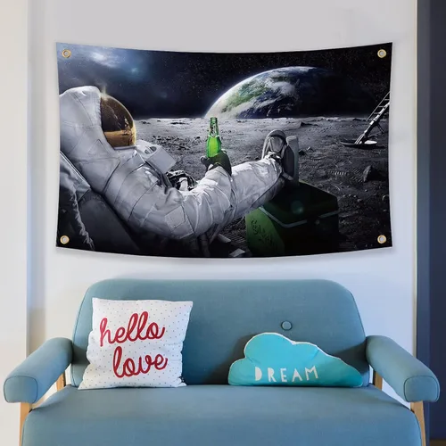 Vista 7 de Bandera de astronauta relajante y bebiendo cerveza en la luna en el espacio exterior, tapiz divertido póster duradero de hombre con ojales de latón.