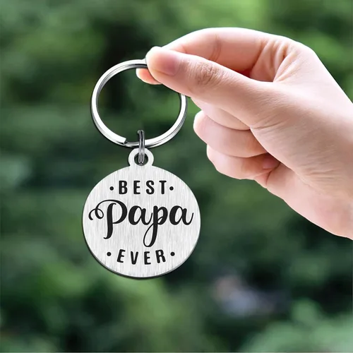 Vista 6 de SOUSYOKYO Regalos para papá oso Llavero con texto en inglés Best Papa Ever Divertido regalo de cumpleaños para hombres, regalo personalizado