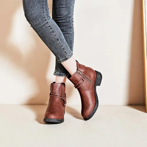 Vista 5 de Ataiwee Botines para mujer, botas clásicas de plataforma con cremallera lateral cómoda.