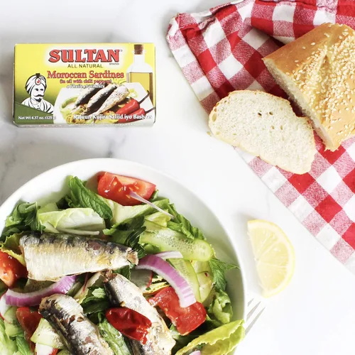 Vista 4 de Sultan Sardinas Marroquíes de Temporada en Aceite con Chiles, 100% Completamente Natural, Alta Proteína, Sin Aditivos, Sin Conservantes, Paleo