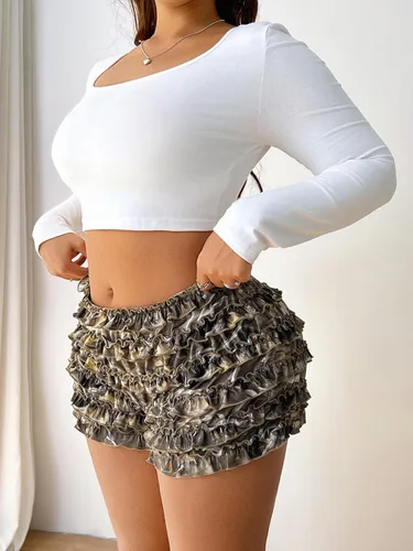 Vista 4 de SHENHE Mini shorts de camuflaje Y2k para mujer, talla grande, con volantes y volantes