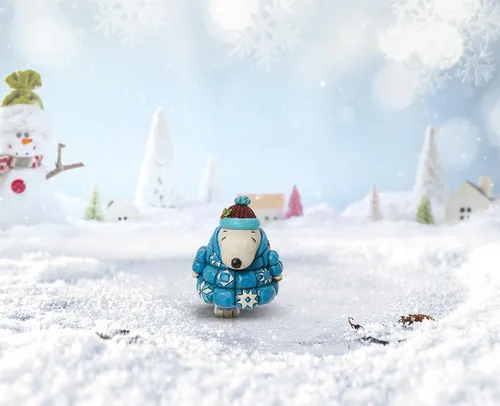 Vista 7 de Enesco Peanuts by Jim Shore Snoopy - Figura de minaiture con chaqueta acolchada, 3.3 pulgadas, multicolor