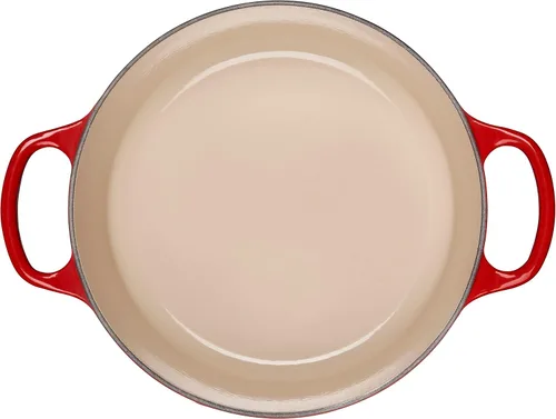 Vista 4 de Le Creuset Horno holandés redondo de hierro fundido esmaltado, 3.5 cuartos de galón, cereza