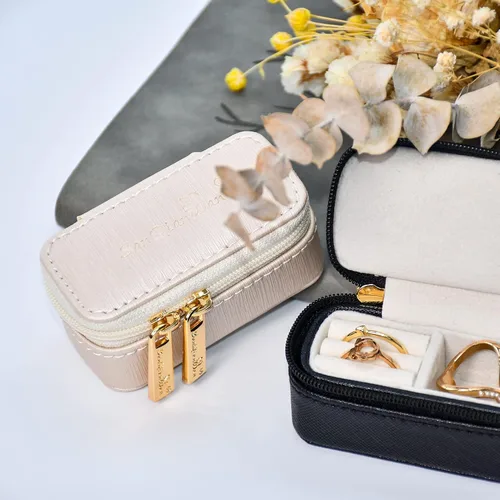 Vista 7 de SANQIANWAN Mini caja de lujo para anillos de viaje para mujer, estuche portátil de cuero para joyas, organizador para anillos, aretes, collares