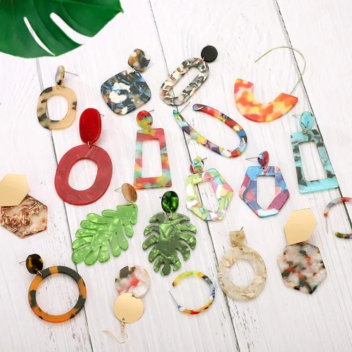 Vista 5 de FIFATA Juego de 25 pares de aretes de resina acrílica para mujeres y niñas, aro moteado, joyería colgante de gota hipoalergénica para orejas