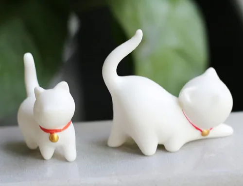 Vista 3 de DMtse Estatua de gato de cerámica de porcelana blanca hecha a mano para adornos para el hogar, tamaño de palma para permanecer en tu mano, regalo