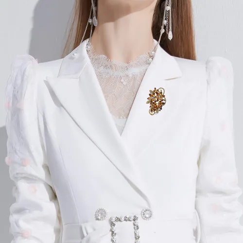 Vista 3 de YOQUCOL Broche de cristal austriaco rojo vintage con forma de flor para mujer