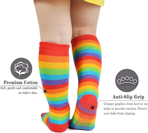 Vista 3 de EPEIUS Calcetines altos a la rodilla con rayas arco iris para bebé, medias de tubo antideslizantes, calcetines de fútbol para niños pequeños y niños