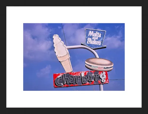 Vista 3 de Charburg Ice Cream Sign on E. Main Street en Enid, Oklahoma