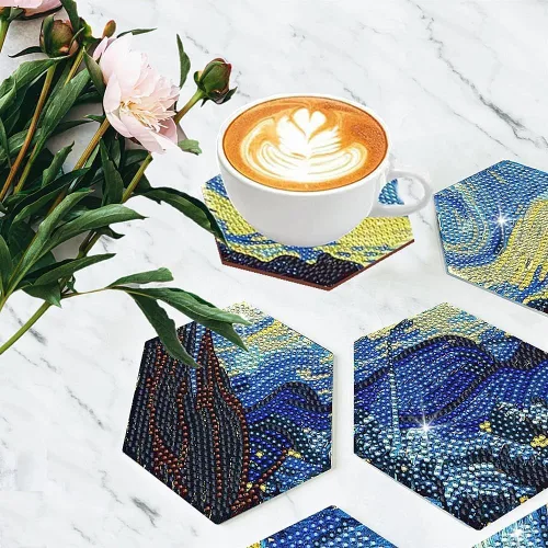 Vista 4 de Posavasos de arte de diamante Van Gogh Starry Night, 7 posavasos hexagonales con soporte, pequeños kits de pintura de diamantes para adultos